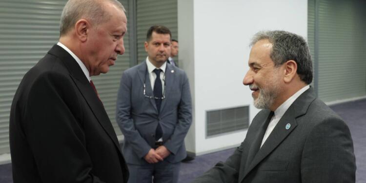 Erdoğan, İran Dışişleri Bakanı Erakçi ile görüştü