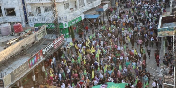 Qamişlo’da binlerce kişi Abdullah Öcalan için yürüdü
