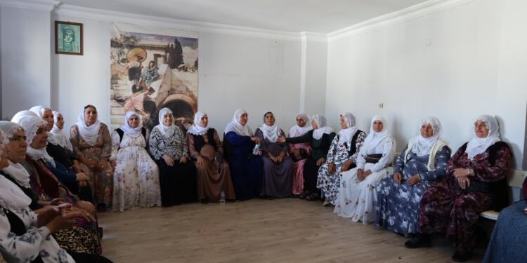 Barış Anneleri’nden TUAY-DER’e ziyaret: Barışa çok yakınız