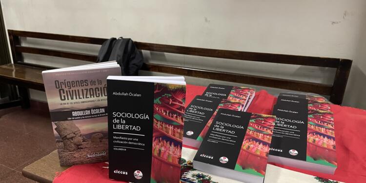 Abdullah Öcalan’ın ‘Özgürlük Sosyolojisi’ Arjantin’de okuyucu ile buluştu