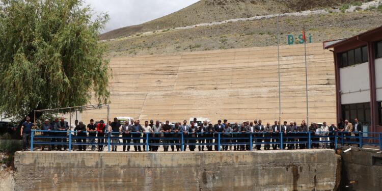 Barajdan köylüye su verilmiyor: 20 köyün bahçesi kurudu
