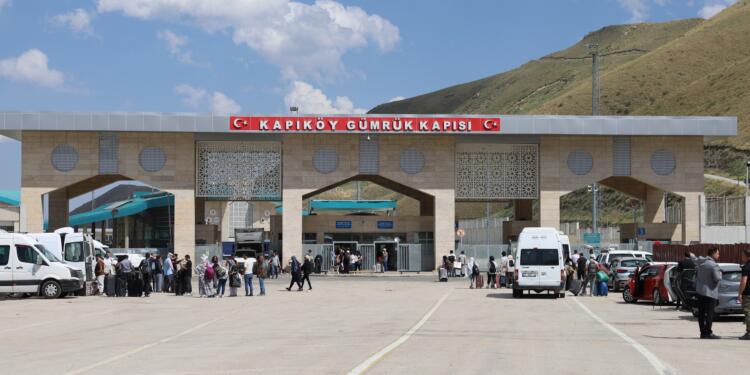 İsrail-İran savaşı sonrasında Wan’ın sınır kapısında yoğunluk