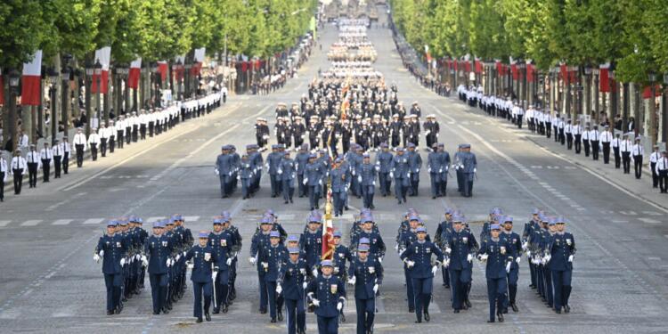 Fransa, gönüllü askerliği yapılandırmayı planlıyor