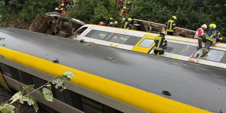 Almanya’da tren kazası: 3 kişi öldü
