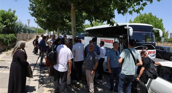 PKK’nin Süleymaniye’de yapacağı tören için Amed’den yola çıkıldı