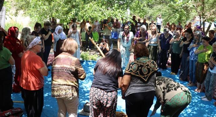 Alevi kadınlar Dêrsim’de buluştu: Bu yolu düze çıkaracak olan kadınlardır