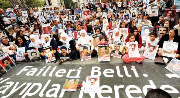 ‘Sevdiklerimizin mezarlarını ve faillerin yargılanmasını istiyoruz’