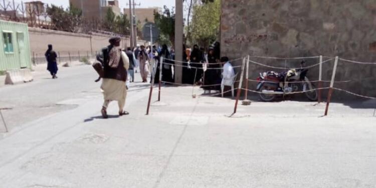 Taliban’dan ‘burka’ giymeyen kadınlara işkence