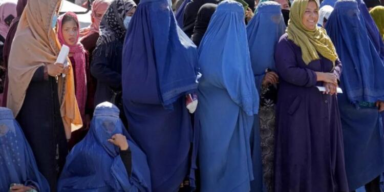 HRW: Taliban çarşaf rengini tutuklama gerekçesi yapıyor