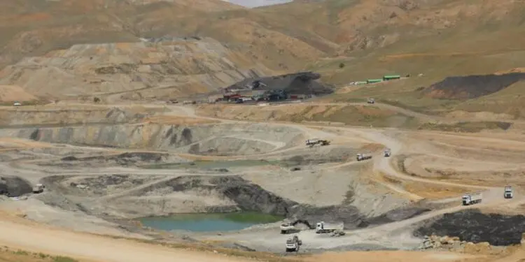 Maden için bir köy göç ettirildi