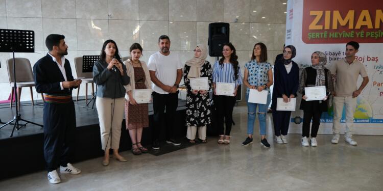 Kürtçe, Süryanice ve Ermenice kurslardan mezun olanlar belgelerini aldı