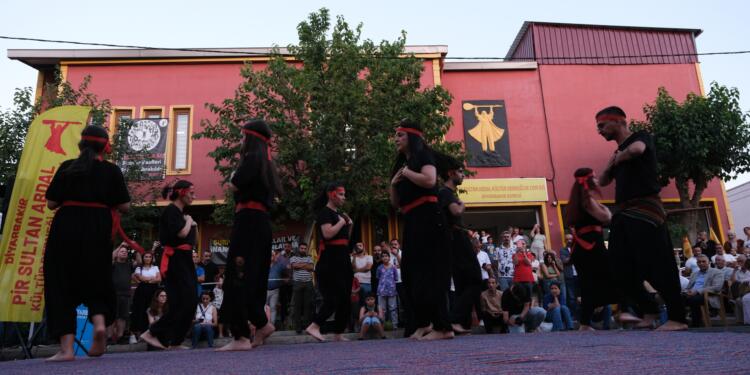 PSAKD Amed Şubesi Aşure dağıttı: Zulme rıza zulümdür