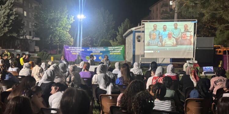 Halk toplantılarında Öcalan’ın görüntülü çağrısı izletildi