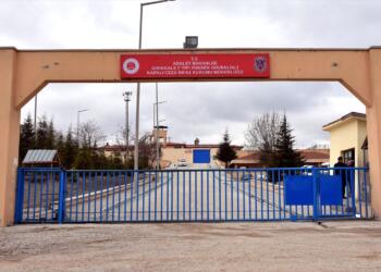 Tutsakların turşusuna el konuldu: Bir ay iletişim cezası verildi