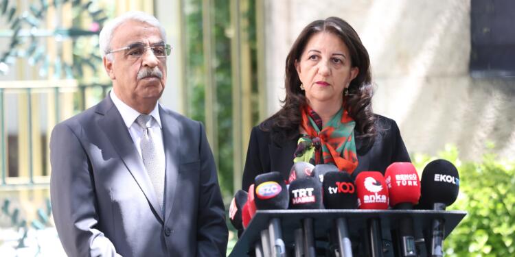 İmralı Heyeti ve Adalet Bakanlığı görüşmesi ertelendi