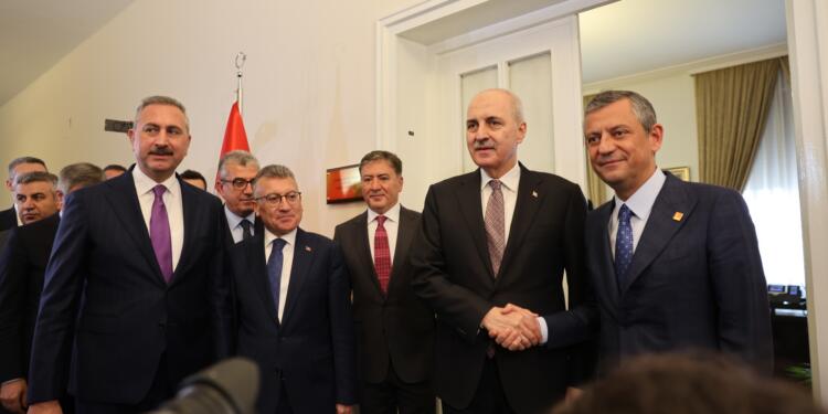 CHP’nin Kurtulmuş ile yapacağı komisyon görüşmesi ertelendi