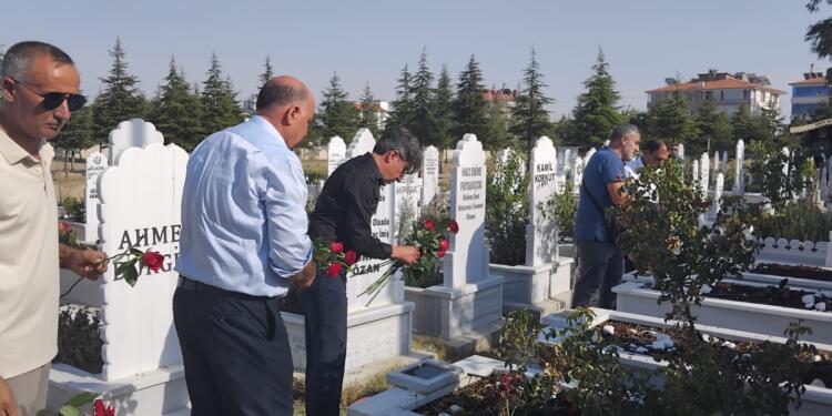 Dedeoğulları ailesi mezarları başında anıldı