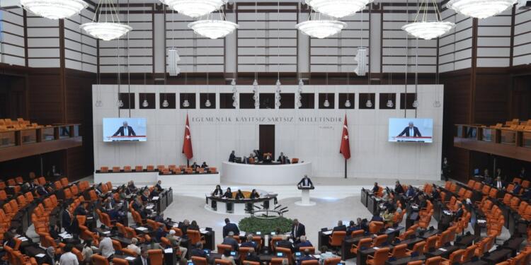 51 kişilik meclis komisyonunun sadece 9’u kadın