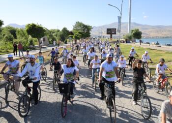 Festivalde pedallar madde bağımlılığına dikkat çekmek için döndü