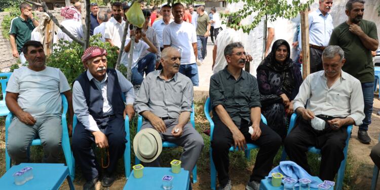 31 yılın ardından tahliye olan Acar’a coşkulu karşılama