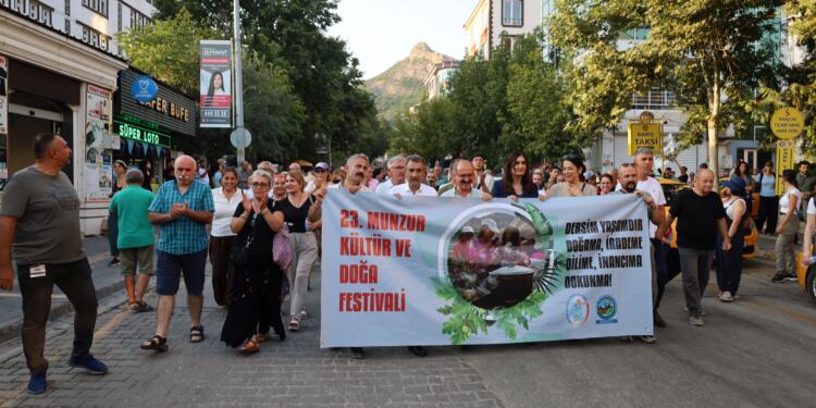 Munzur Festivali’ne katılan yurttaşlardan ‘barış’ mesajı