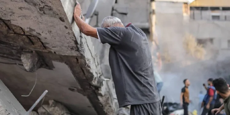 İsrail Gazze’de yardım bekleyenlere saldırdı: 37 kişi öldü