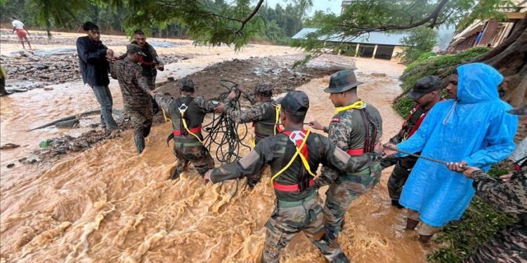 Hindistan’da şiddetli yağışlar: Pradeş’teki selde can kaybı 125’e yükseldi