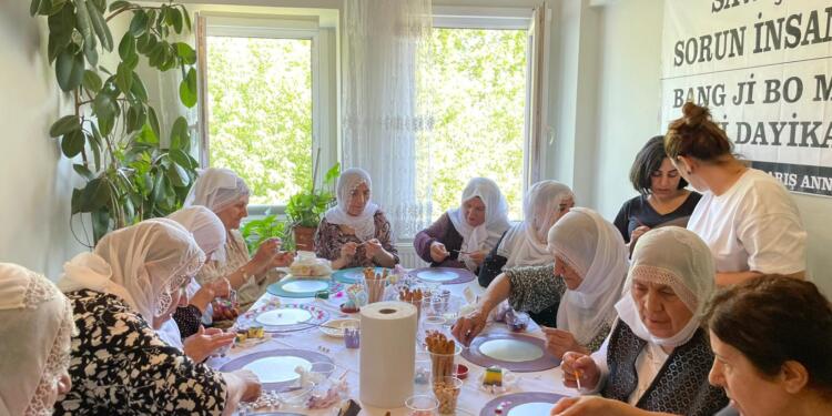 Barış Anneleri ile ‘ayna’ atölyesi