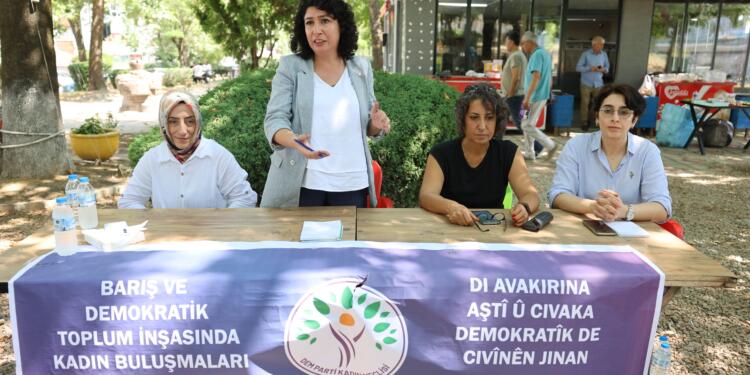 DEM Parti Kadın Meclisi Bursa’da kadınlarla buluştu