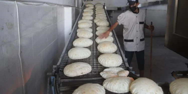 Reqa’da kooperatif kuran 22 aile ekmek fırını açtı