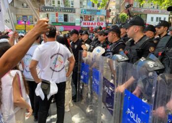 Öğretmen Sendikası’nın yürüyüşüne müdahale: 23 gözaltı