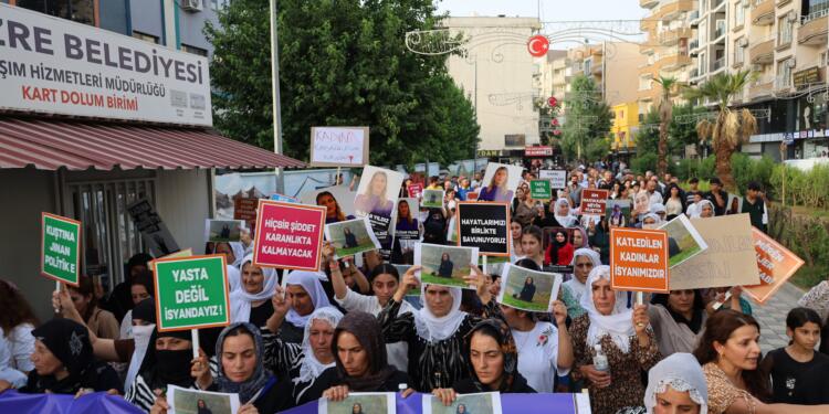 Cizîr’de kadınlar katliamlara karşı yürüdü
