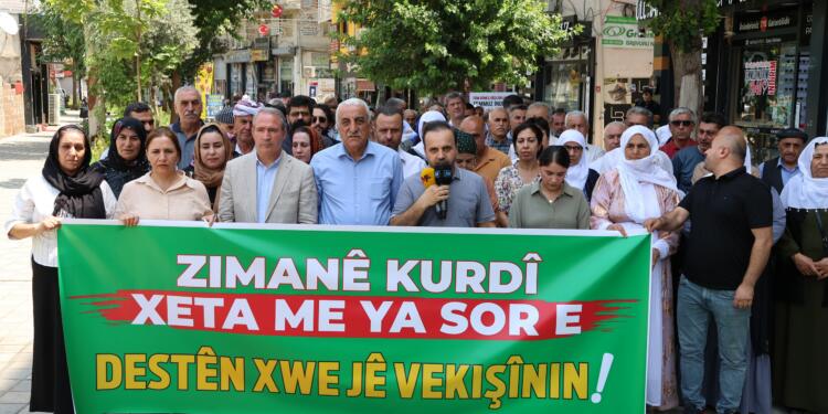 Kürtçe müzik dinleyen ailenin darp edilmesi Cizîr’de protesto edildi