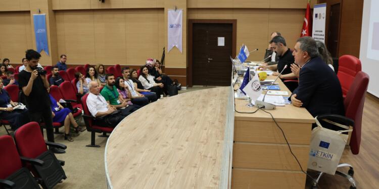 Riha’da ‘insan hakları’ sempozyumu