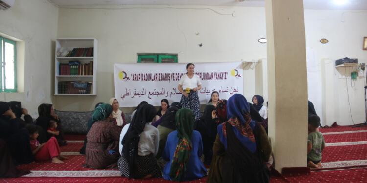Riha’da Arap kadınlardan sürece destek