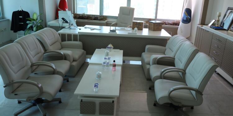 Kayyım borçları nedeniyle belediye binasındaki eşyalar haczedildi