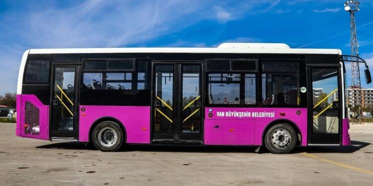 Wan kayyımı verilen aracı geri aldı, projeleri iptal etti