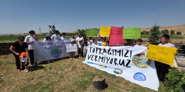 Çocuklardan eylem: Geleceğimizi savunuyoruz, toprağımızı vermiyoruz