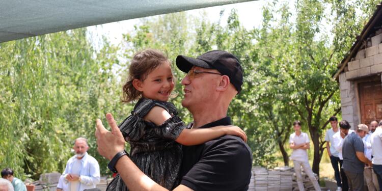 31 yıllık tutsaklığın ardından memleketinde coşkuyla karşılandı