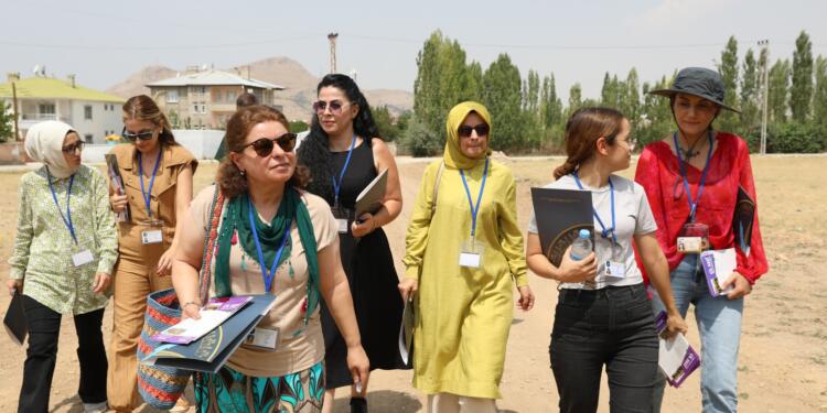 Rêya Armûşê Belediyesi kadınların talep ve ihtiyaç haritasını oluşturuyor