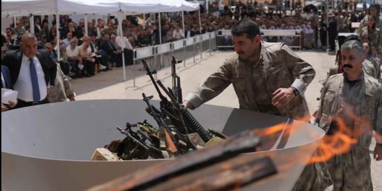 PKK’nin törenine katılan gazeteci Seven: Tarihe not düştüler