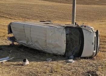 Mevsimlik işçileri taşıyan minibüs devrildi: 3 can kaybı