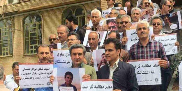 İran rejimi 14 Kürt öğretmene ceza verdi