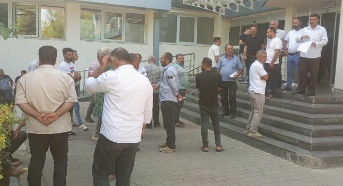 Xana Axparlı yurttaşlar bugün de DEDAŞ önündeydi