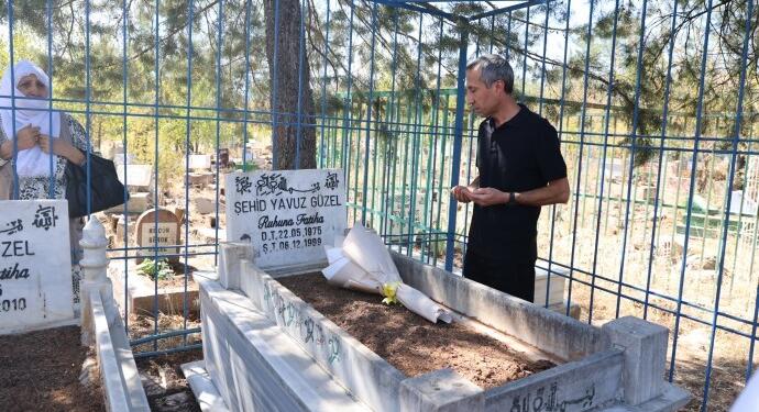 33 yıllık tutsaklığın ardından kardeşinin mezarına ziyaret