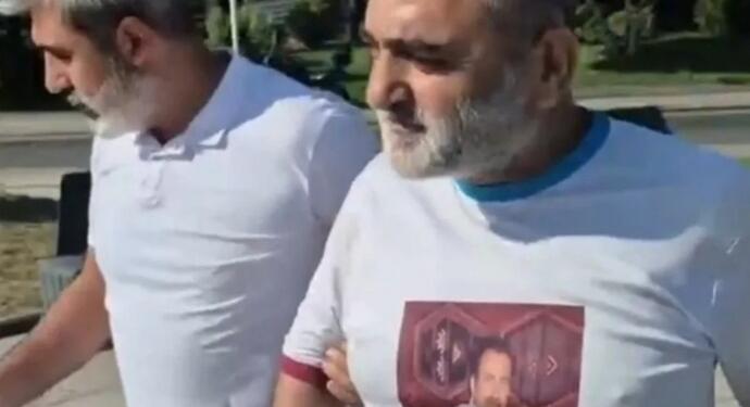 Meclis önünde ‘Toros’ yakan kişinin üzerinde Yazıcıoğlu tişörtü çıktı