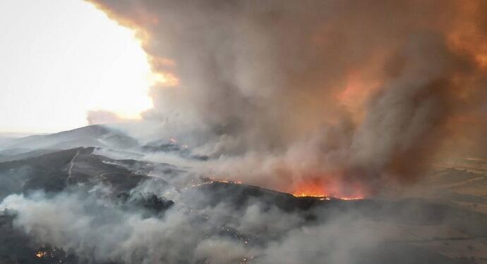 Gelibolu’daki yangın devam ediyor: 5 köy tahliye edildi