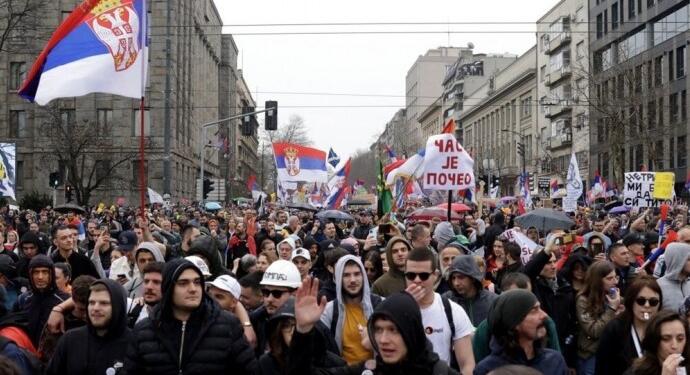 Sırbistan’da hükümet karşıtı protestolarda 60 sivil yaralandı