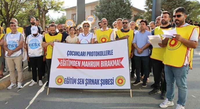 Öğrencilere ajanlık dayatması protesto edildi