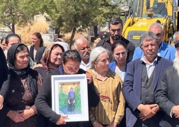 Êzidî Kürt sanatçı Eda Mehdo stranlarla toprağa verildi